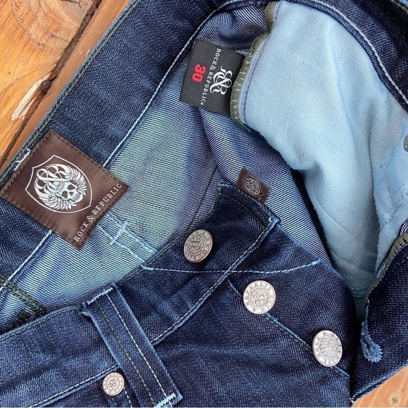 ROCK & Republic dark blue Henlee  jeans with a button fly skull head rock biker - Picture 8 of 15